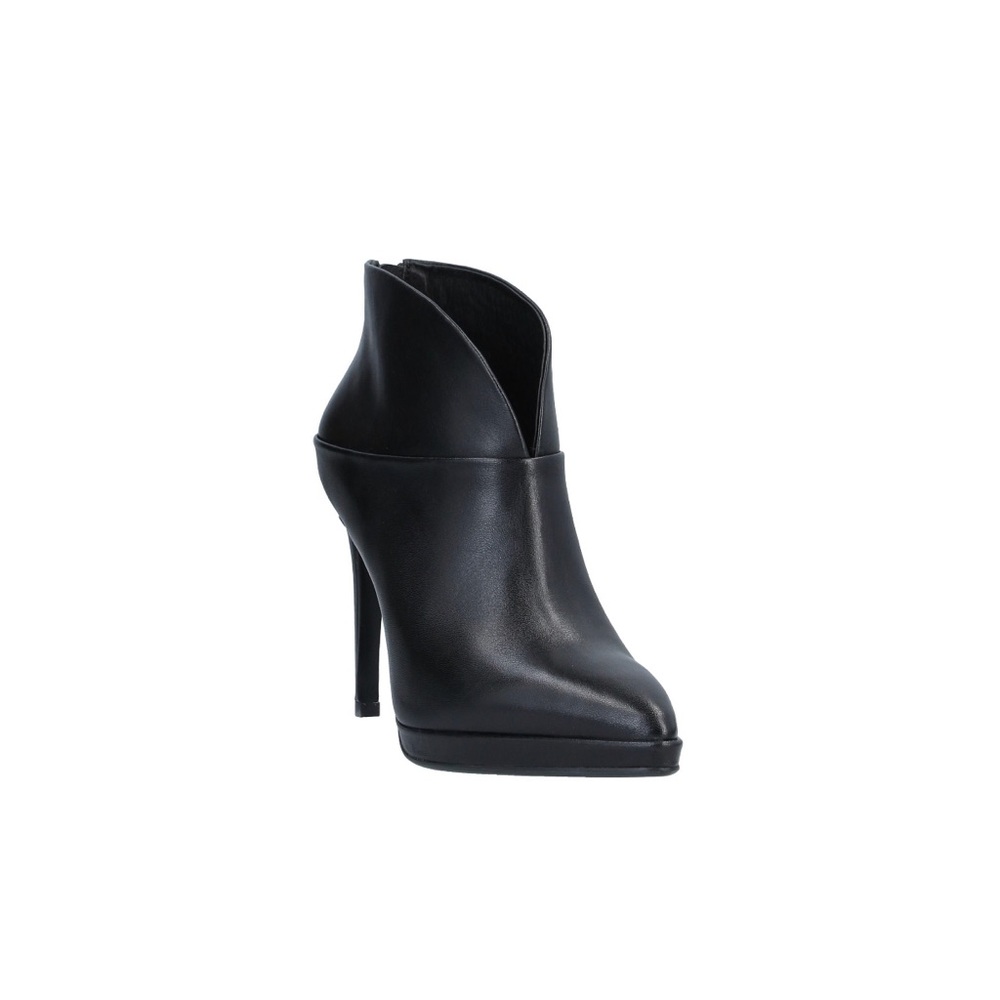 Lola Cruz Black Leather Ankle Boot